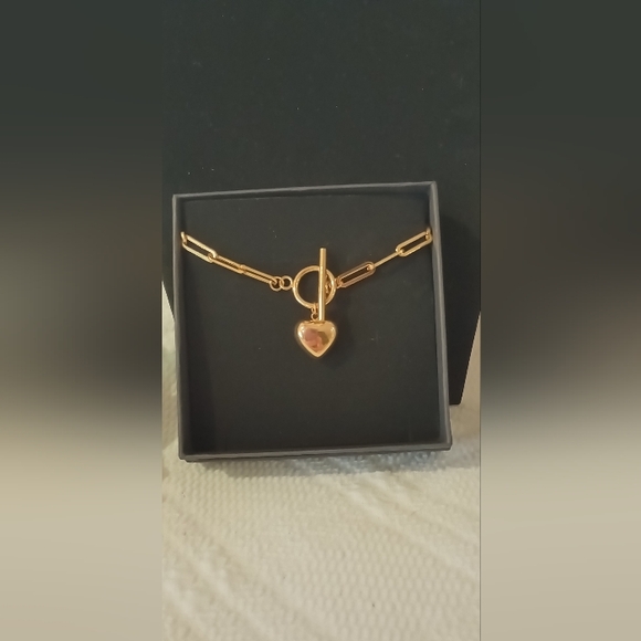 NEW 18K Gold Plated Chain Bracelet Heart Charm Toggle Clasp - Picture 9 of 12